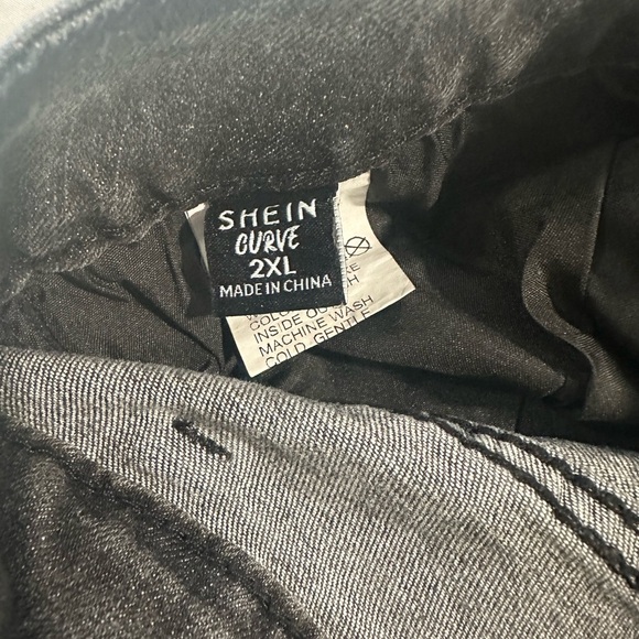 SHEIN Distressed Black Boyfriend Jeans - Picture 5 of 5